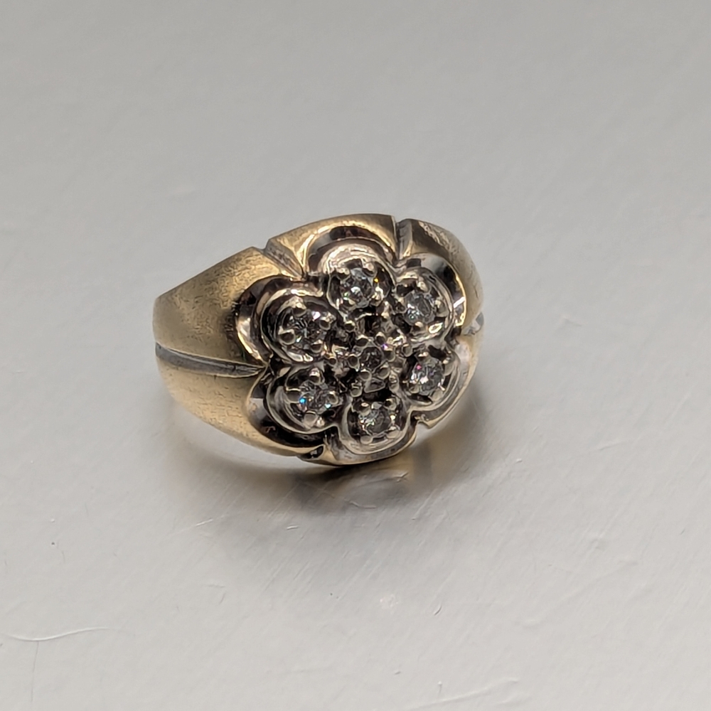 1970s Fluted floral 10k Gold And Diamond ring